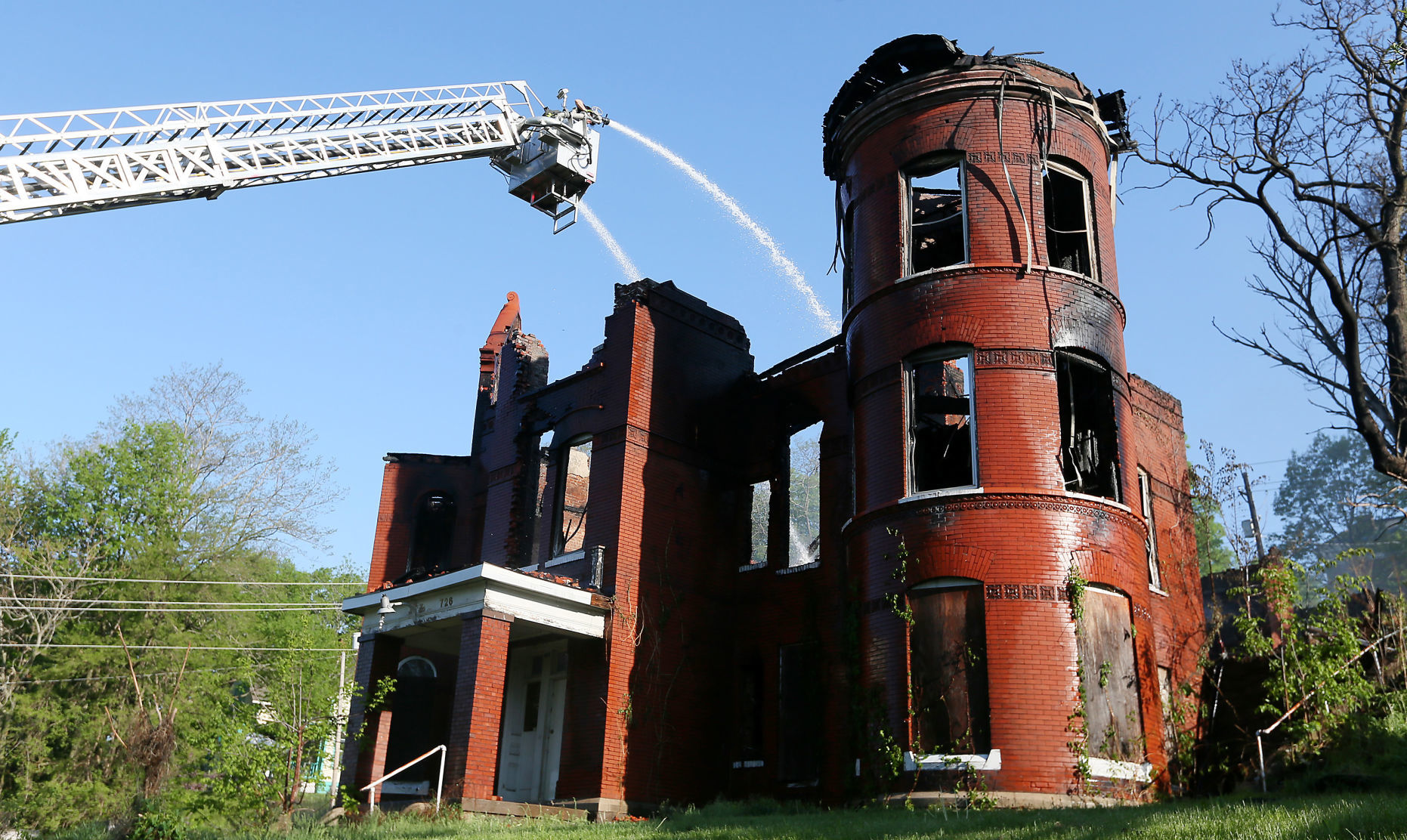 051118-qct-house-fire-002